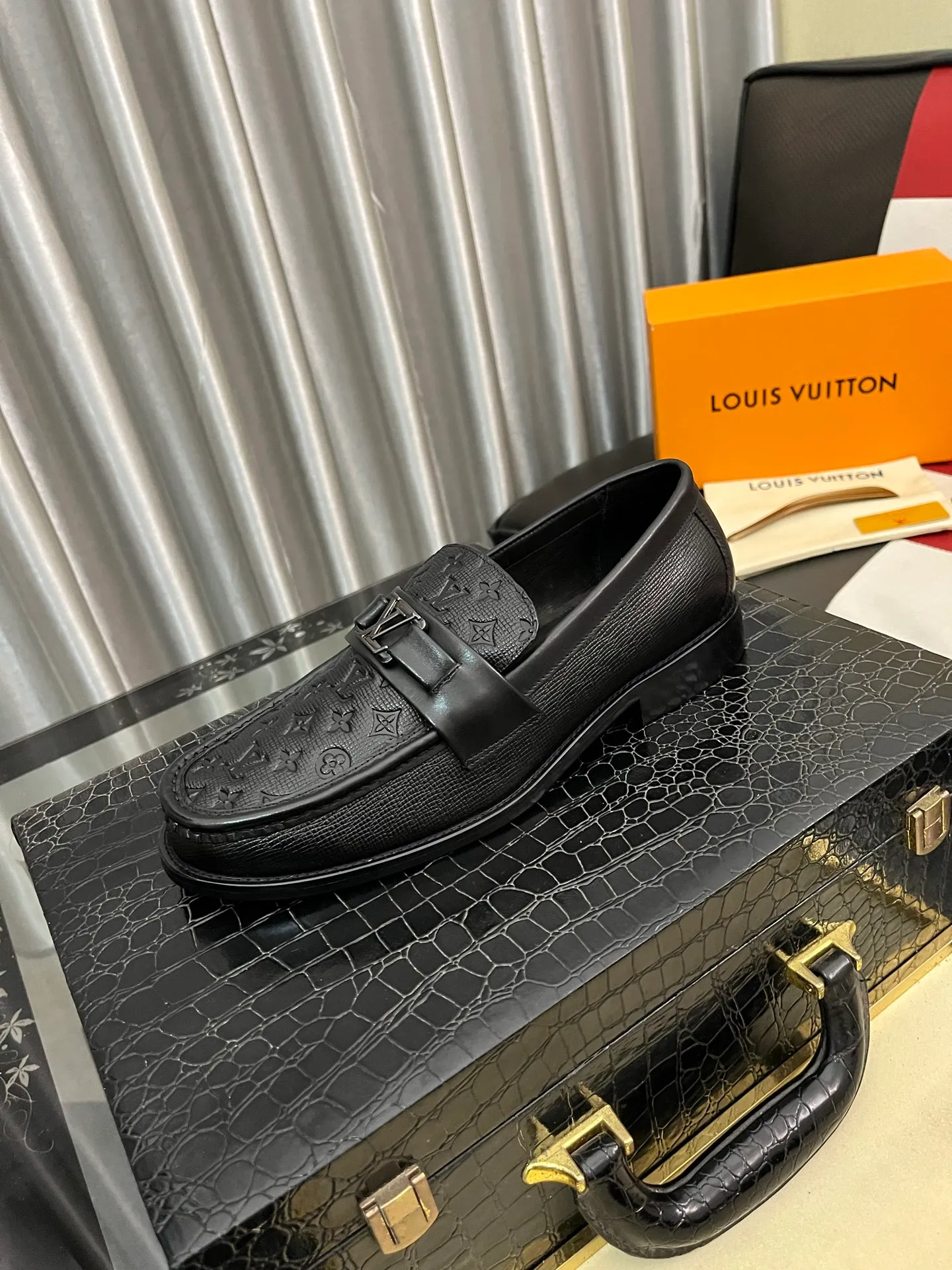 Men's Men's Shoes Men's Men's Shoes 💰520⌚️⌚️[LV] The most popular classic Louis Vuitton leather shoes. Synchronized with the official website, the upper adopts Italian imported upper embossing➕comfortable cowhide lining, fashionable atmosphere, unique brand and unique craftsmanship. Highlighting the hot style of the new year. Stop hesitating, stop wandering, get it now. Code number: 38--44. 3️⃣colors available